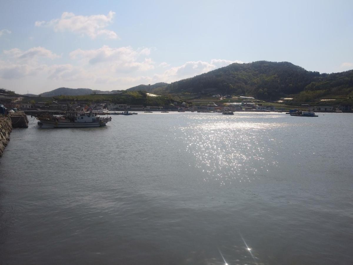 Uwha Minbak Villa Yeosu Exterior photo